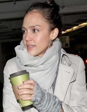 jessica-alba-manicure