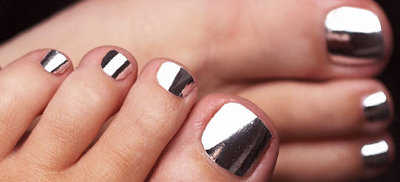 Uñas con esmaltes brillantes para pies Uñas con esmaltes brillantes para pies