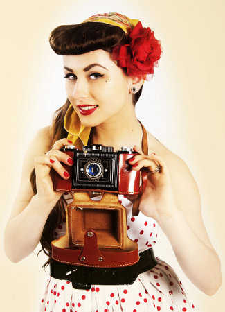 chica-pin-up-labios-rojos