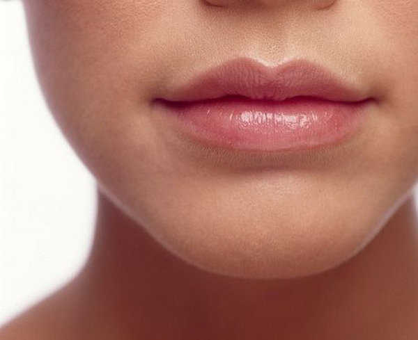 Puedes seguir estos pasos para recuperar la suavidad de tus labios